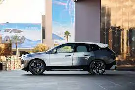 BMW présente une carrosserie révolutionnaire qui change de couleur