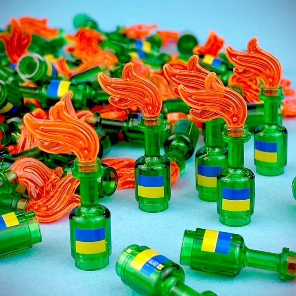 LEGO : Il récolte 145 000 dollars pour l’Ukraine avec des cocktails molotov et des minifigs Zelenskyy #2