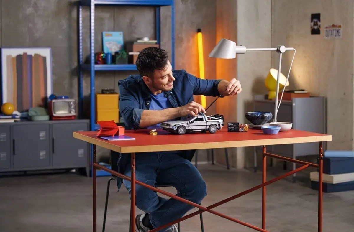 LEGO lance un set Retour vers le Futur avec une Delorean entièrement customisable #11