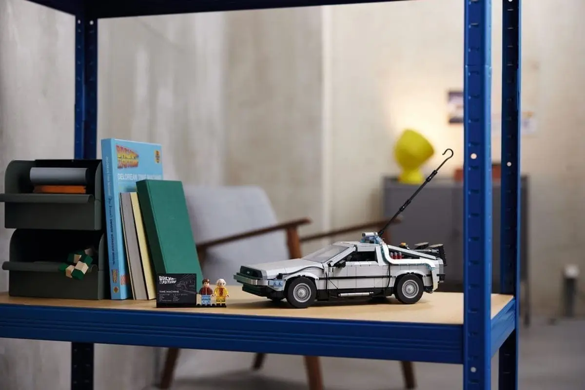 LEGO lance un set Retour vers le Futur avec une Delorean entièrement customisable #12