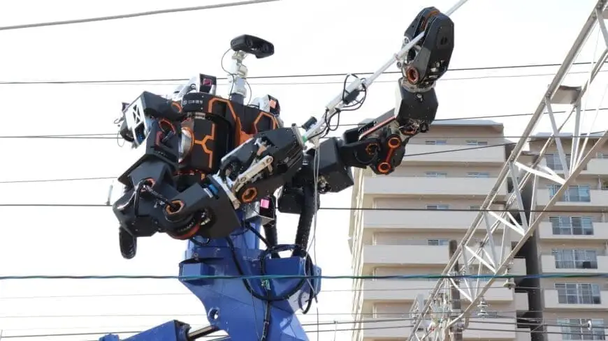 Au Japon, un « Wall-E » géant télécommandé entretient les voies ferroviaires #4