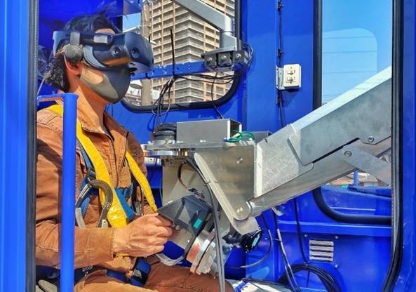 Au Japon, un « Wall-E » géant télécommandé entretient les voies ferroviaires #3