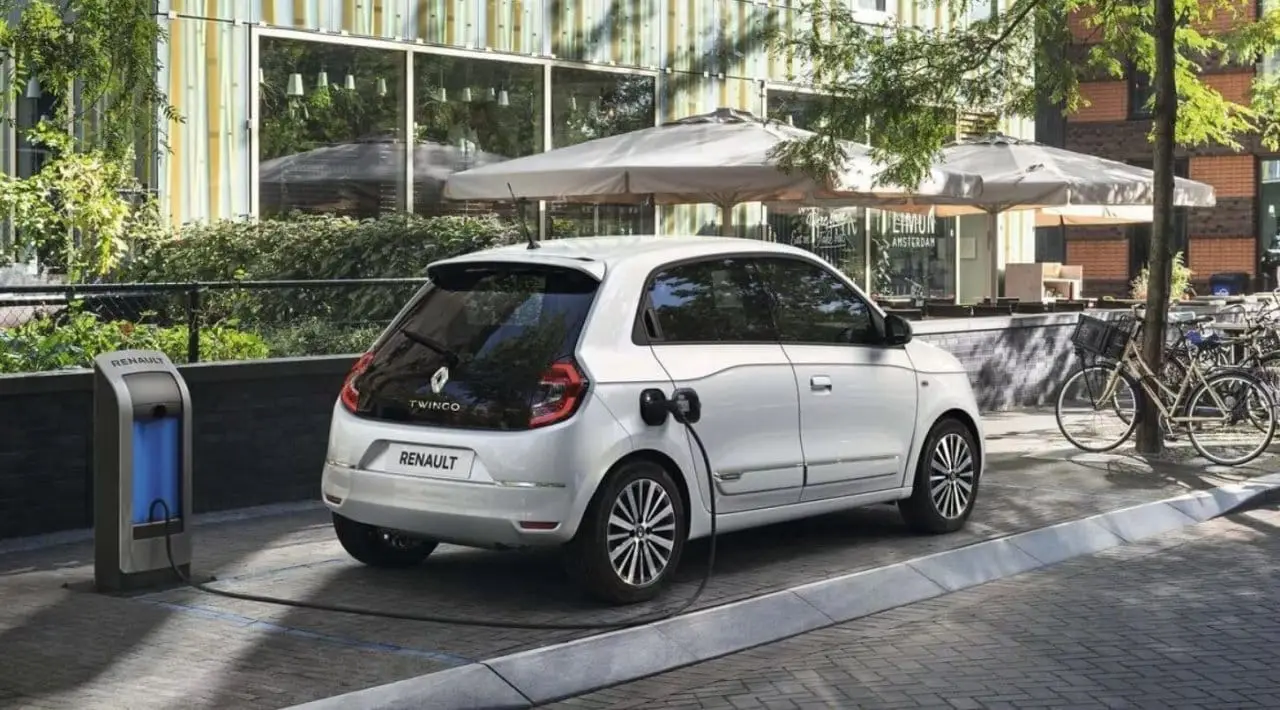 Des bornes ultra-rapides rechargant les voitures électriques en 10 minutes arrivent à Paris