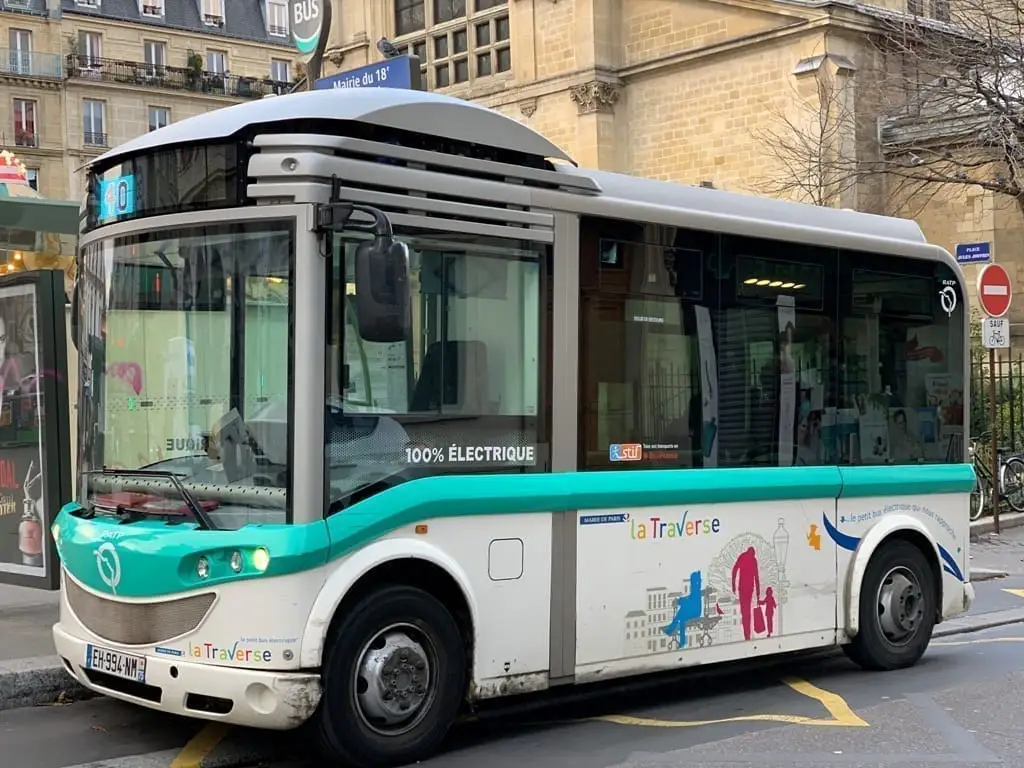 Des bornes ultra-rapides rechargant les voitures électriques en 10 minutes arrivent à Paris #3