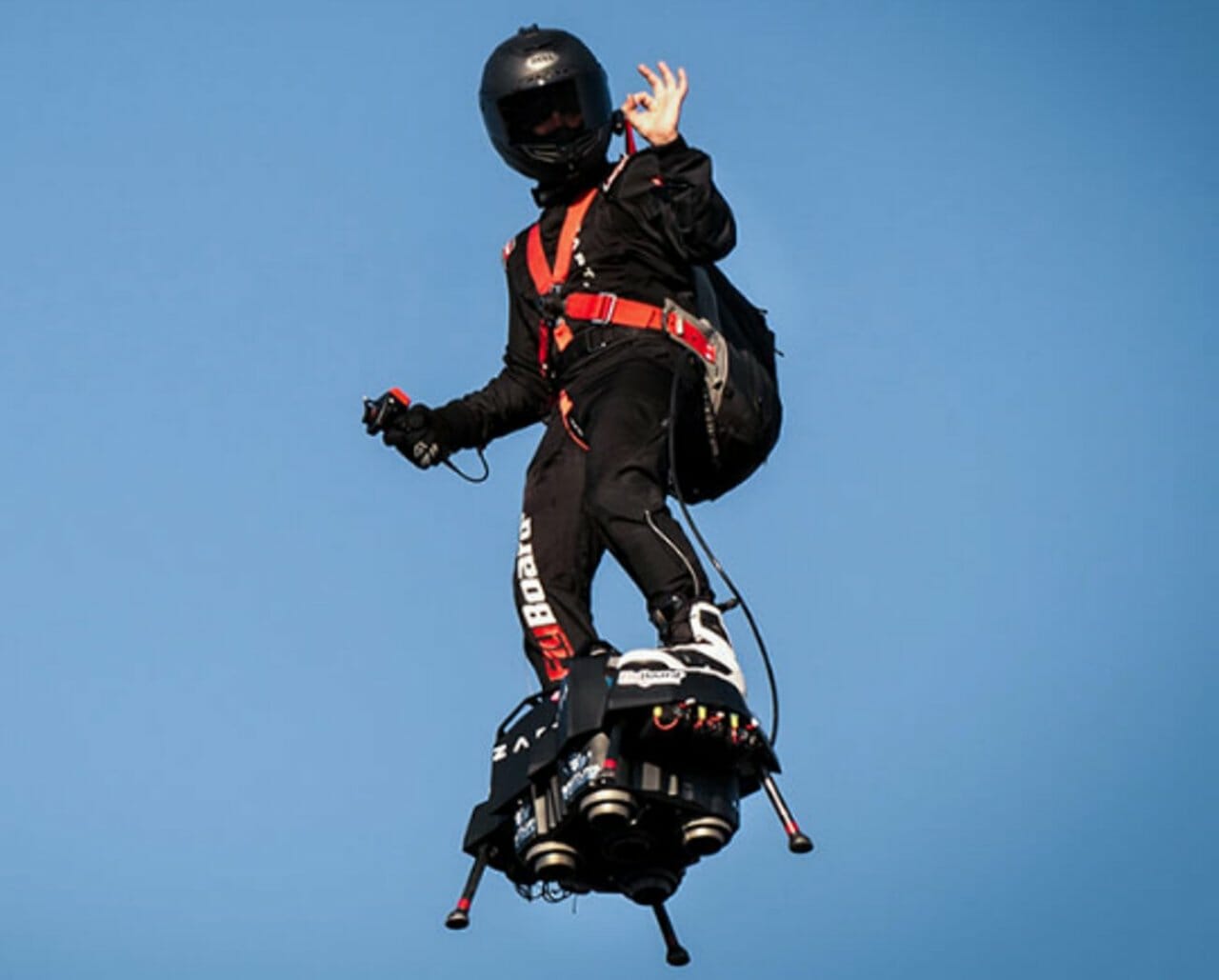 Franky Zapata présente l’AirScooter, un scooter volant à 100 km/h #2