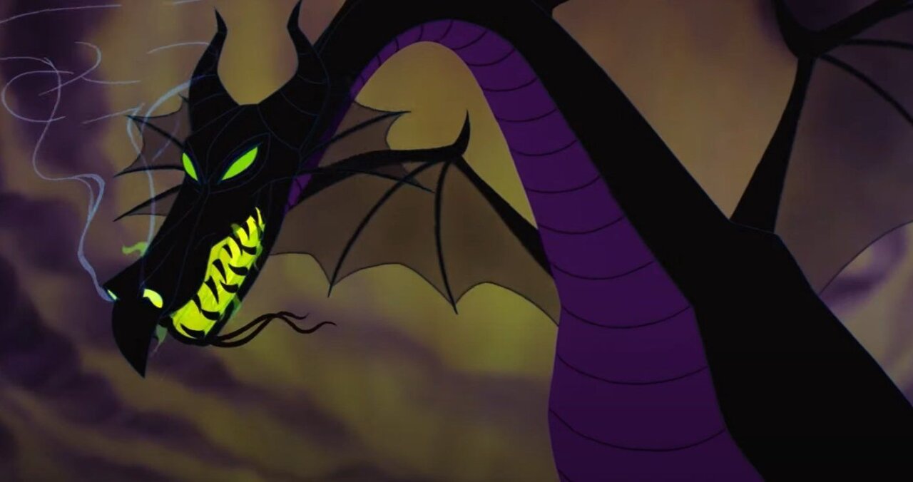 Un dragon géant prend feu à Disneyland