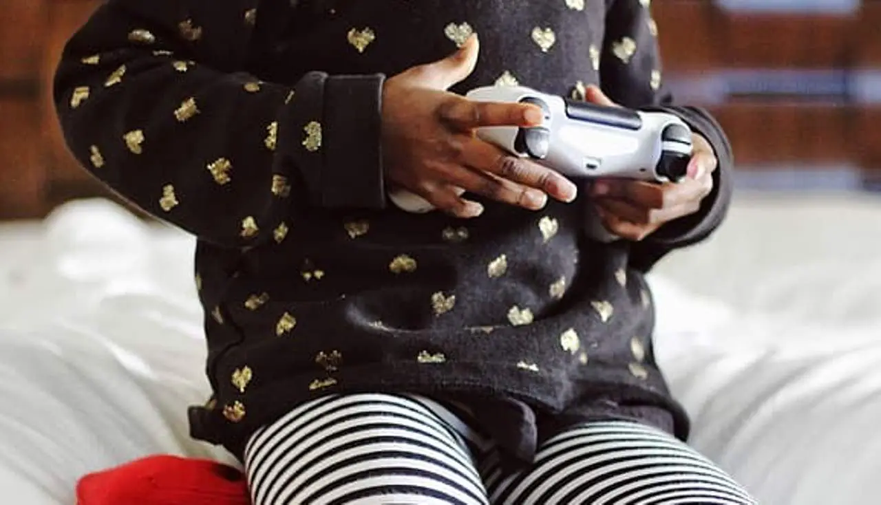 Deux bébés naissent d’une fécondation in vitro faite avec une manette PS5