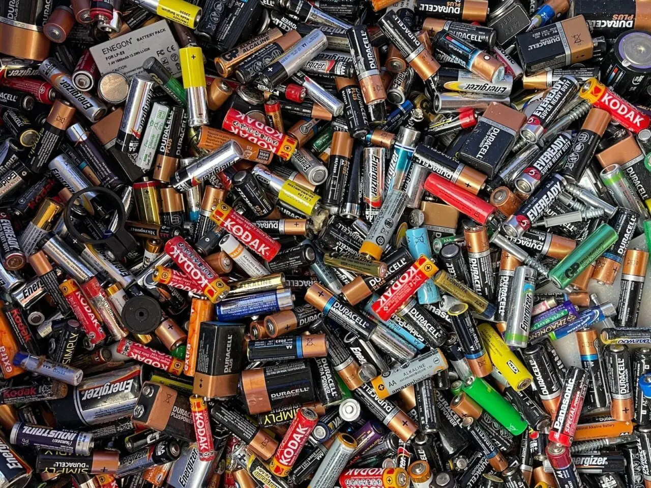 Le Parlement Européen veut imposer des batteries de smartphones amovibles dès 2027 #3