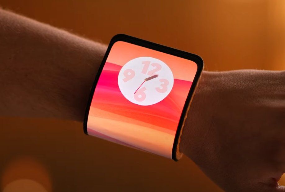 Motorola dévoile un smartphone qui se porte au poignet #3