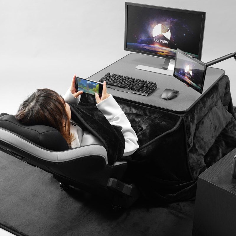 Une société propose une table basse japonaise avec un plaid et un chauffage conçue pour les gamers #4