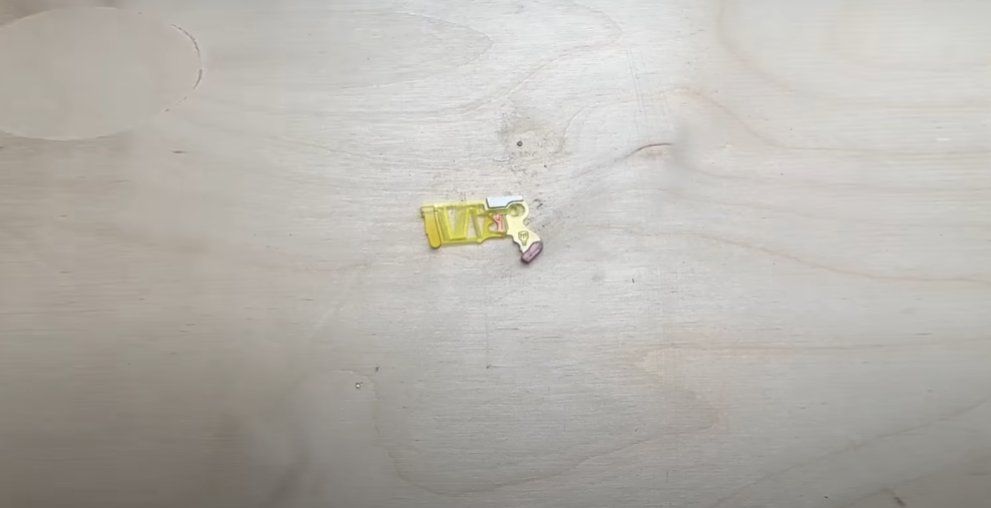 Le plus petit pistolet Nerf au monde est aussi fin qu’un cheveu