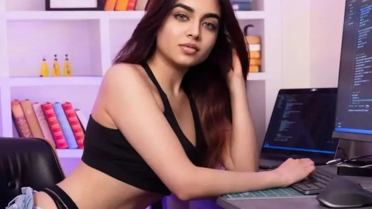 Zara Darcy gagne 250 000 $/mois en donnant des cours de maths sur Pornhub et OnlyFans