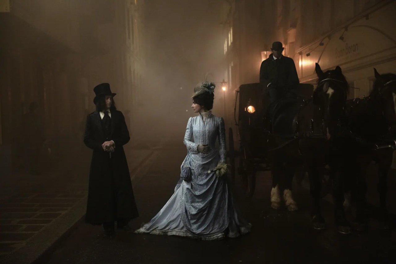 Critique Dracula : Luc Besson rêve d’un vampire romantique, mais oublie le sang #3