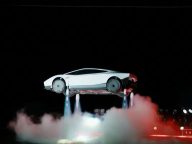 Elon Musk dévoile la Tesla Roadster « volante » : elle fait un salto en direct et sera produite en 2028