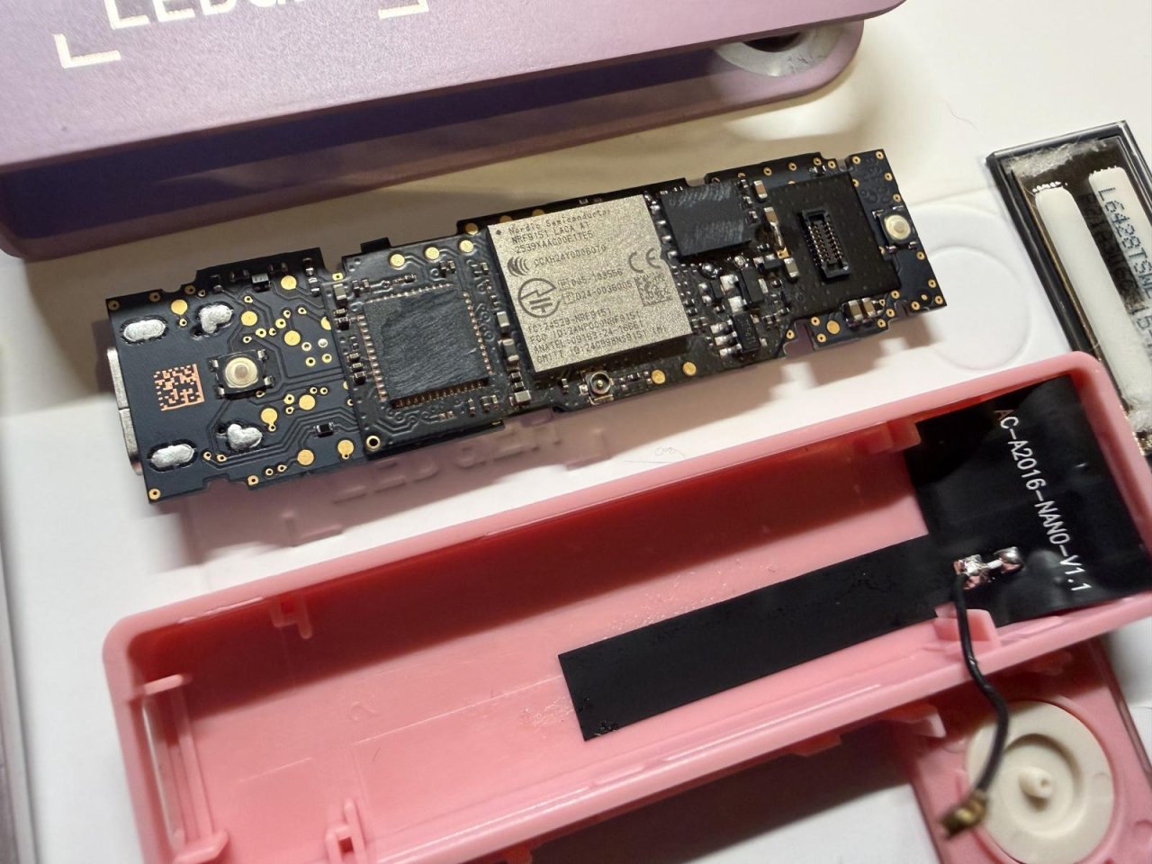 Ledger : 324 wallets vidés, 100 millions de dollars volés par une puce 4G sous l’écran