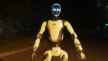 Unitree H2-X : ce robot garde du corps défonce des voitures à main nue et saute à 4 mètres