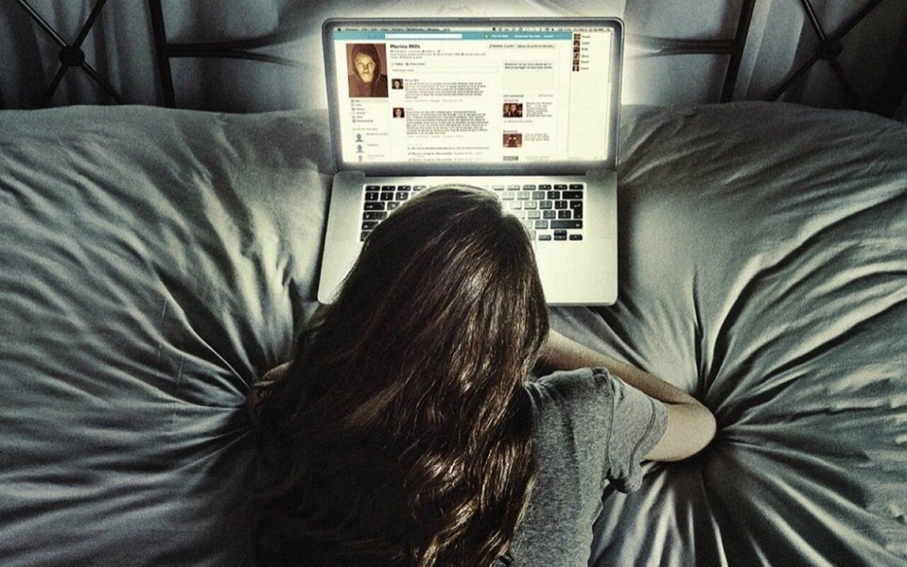 Friend Request streaming gratuit Friend Request streaming gratuit