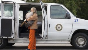 Orange is the new black Saison 1 Episode 1