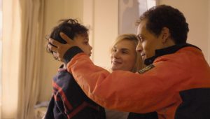 Sous ses yeux Saison 1 Episode 1