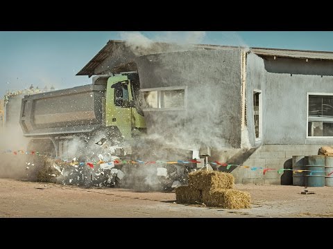 Une fillette de 4 ans pilote un camion 18 tonnes Volvo #5