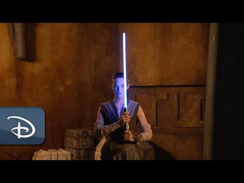 Star Wars : Disney dévoile un sabre laser rétractable ultra-réaliste #2