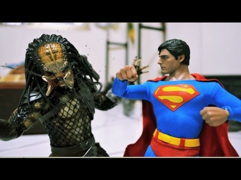 Superman met une raclée à Predator en Stop Motion #2