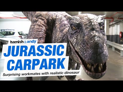 Caméra cachée : ils se font attaquer par un Dinosaure dans un parking #3