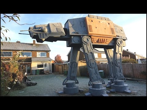 Star Wars : un fan a créé un AT-ACT géant dans son jardin #3