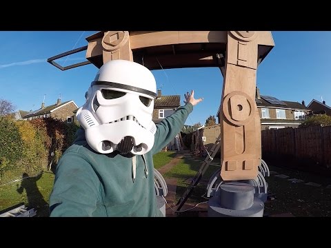 Star Wars : un fan a créé un AT-ACT géant dans son jardin #6