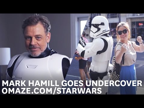 Mark Hammil descend Hollywood Boulevard déguisé en Stormtrooper #2